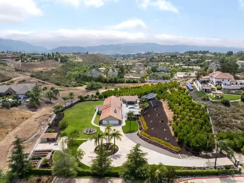 View/Area - 31125 Pauba Rd, Temecula, CA 92592 photo 4 of 4