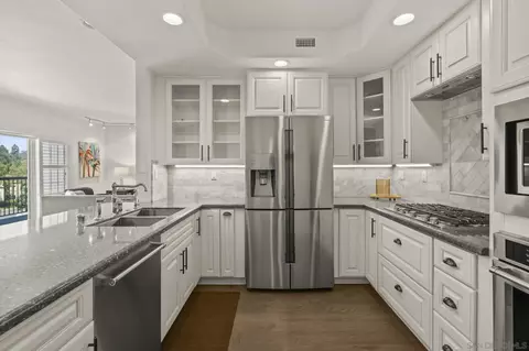 Kitchen - 8595 Via Mallorca #D, La Jolla, CA 92037 photo 2 of 3