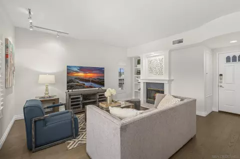 Living - 8595 Via Mallorca #D, La Jolla, CA 92037 photo 2 of 3