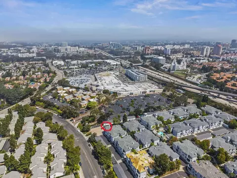 View/Area - 8595 Via Mallorca #D, La Jolla, CA 92037 photo 2 of 2