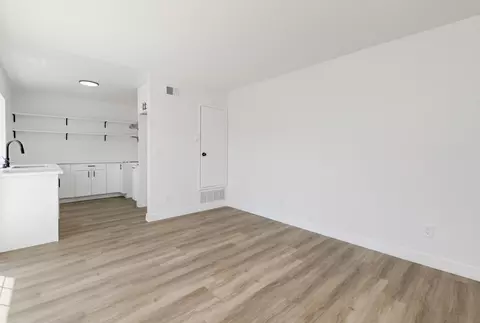 Living - 531 Bluffview Rd, Spring Valley, CA 91977 photo 8 of 10