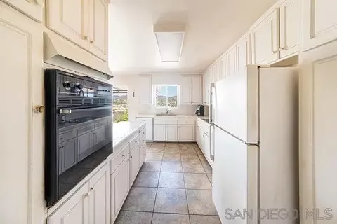 Kitchen - 1716 Watson Way, Vista, CA 92083 photo 2 of 3