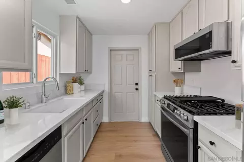 Kitchen - 526 Osage, Spring Valley, CA 91977 photo 2 of 2
