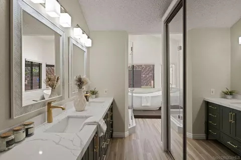 Bath - 10030 Carissa Ln, Spring Valley, CA 91977 photo 2 of 4