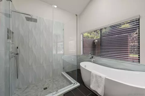 Bath - 10030 Carissa Ln, Spring Valley, CA 91977 photo 3 of 4