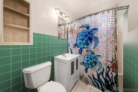 Bath - 561 Spruce St, Imperial Beach, CA 91932 photo 1 of 1