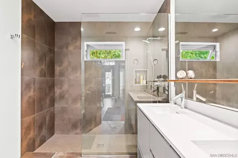 Bath - 144 Ocean View Ave, Del Mar, CA 92014 photo 6 of 7
