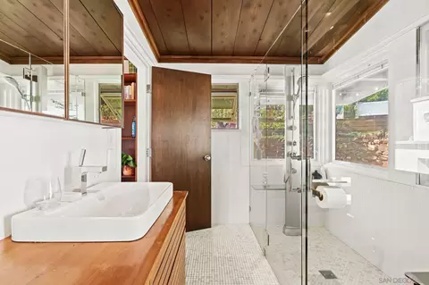 Bath - 144 Ocean View Ave, Del Mar, CA 92014 photo 4 of 7