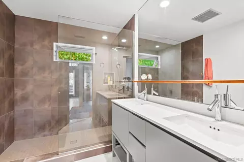 Bath - 144 Ocean View Ave, Del Mar, CA 92014 photo 5 of 7