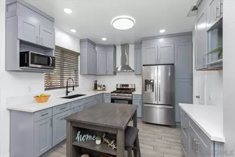 Kitchen - 901 Stoneys Ln, El Cajon, CA 92021 photo 4 of 5
