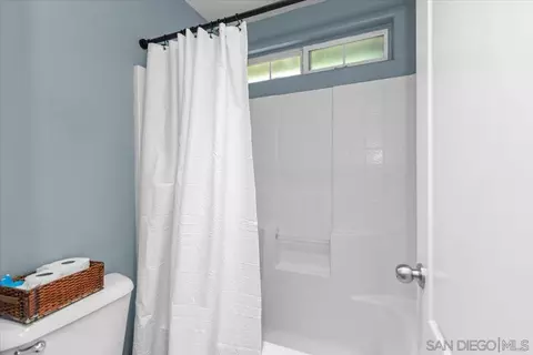 Bath - 901 Stoneys Ln, El Cajon, CA 92021 photo 3 of 4