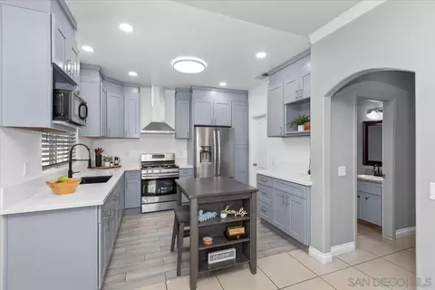 Kitchen - 901 Stoneys Ln, El Cajon, CA 92021 photo 3 of 5