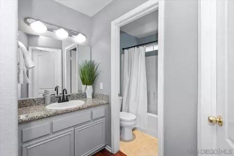 Bath - 901 Stoneys Ln, El Cajon, CA 92021 photo 2 of 4