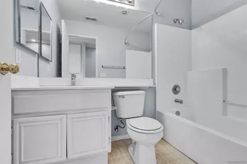 Bath - 33262 Calle Langarica, Temecula, CA 92592 photo 6 of 6