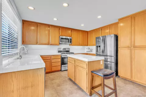 Kitchen - 33262 Calle Langarica, Temecula, CA 92592 photo 1 of 4