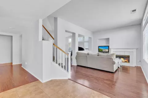 Living - 33262 Calle Langarica, Temecula, CA 92592 photo 2 of 3