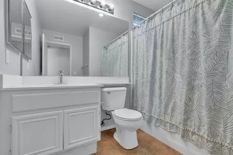 Bath - 33262 Calle Langarica, Temecula, CA 92592 photo 1 of 6