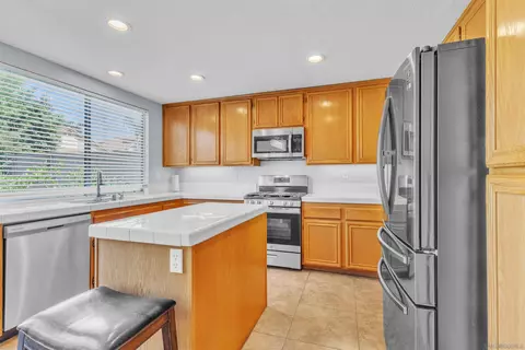 Kitchen - 33262 Calle Langarica, Temecula, CA 92592 photo 2 of 4
