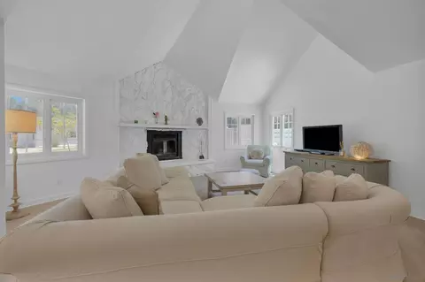 Living - 4756 Glenside Rd, Santa Ysabel, CA 92070 photo 2 of 5