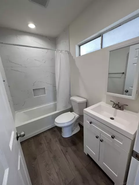 Bath - 1223 Division St, Oceanside, CA 92054 photo 2 of 2