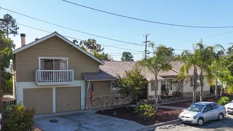 8550 Roach Dr, La Mesa, CA 91942