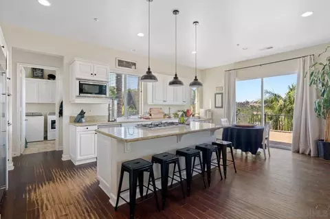 Kitchen - 4425 Highland Oaks St, Fallbrook, CA 92028 photo 5 of 7