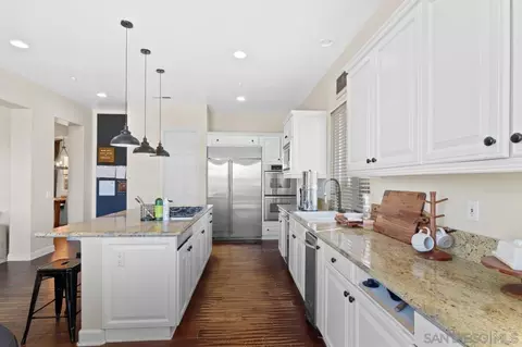 Kitchen - 4425 Highland Oaks St, Fallbrook, CA 92028 photo 3 of 7