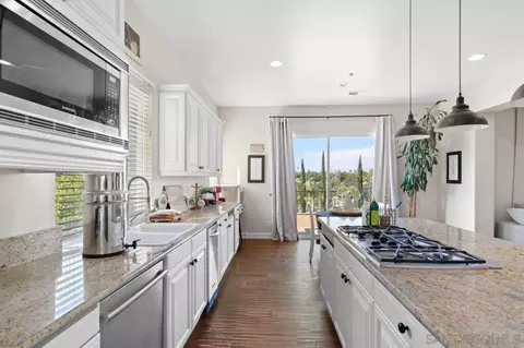 Kitchen - 4425 Highland Oaks St, Fallbrook, CA 92028 photo 4 of 7