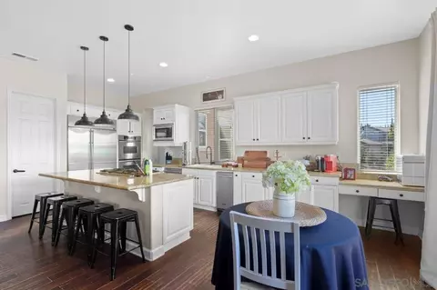 Kitchen - 4425 Highland Oaks St, Fallbrook, CA 92028 photo 2 of 7
