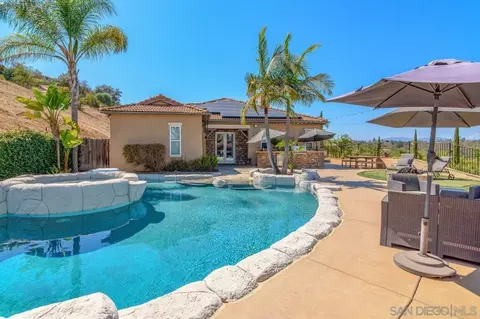Exterior - 4425 Highland Oaks St, Fallbrook, CA 92028 photo 6 of 12