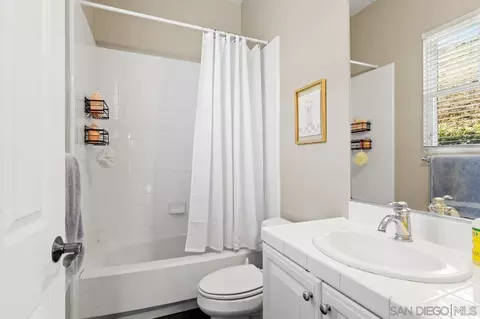 Bath - 4425 Highland Oaks St, Fallbrook, CA 92028 photo 4 of 7