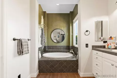 Bath - 4425 Highland Oaks St, Fallbrook, CA 92028 photo 2 of 7