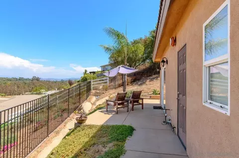 Exterior - 4425 Highland Oaks St, Fallbrook, CA 92028 photo 3 of 12