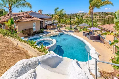 Exterior - 4425 Highland Oaks St, Fallbrook, CA 92028 photo 10 of 12