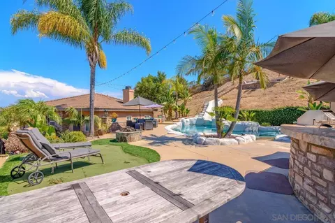 Exterior - 4425 Highland Oaks St, Fallbrook, CA 92028 photo 7 of 12