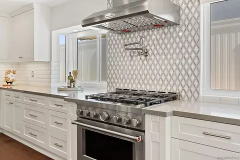 Kitchen - 1458 Clark Ct, Vista, CA 92081 photo 9 of 11