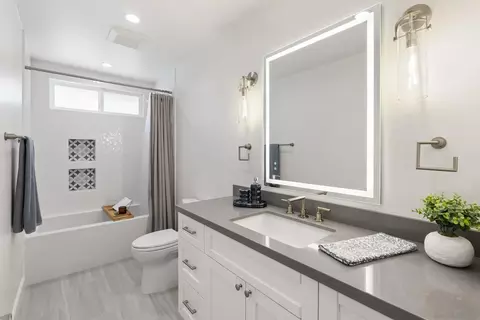 Bath - 1458 Clark Ct, Vista, CA 92081 photo 3 of 4