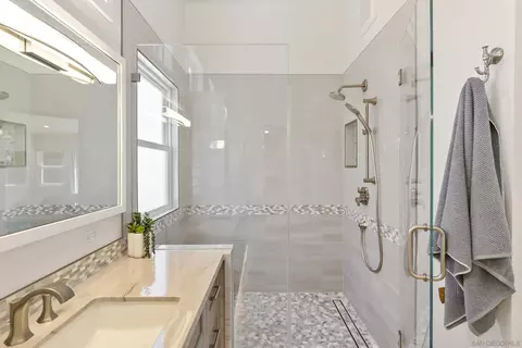 Bath - 1458 Clark Ct, Vista, CA 92081 photo 2 of 4