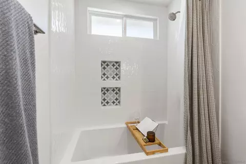 Bath - 1458 Clark Ct, Vista, CA 92081 photo 4 of 4