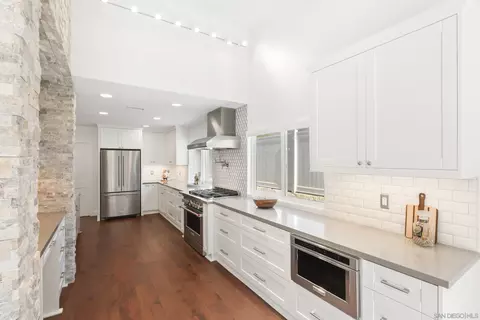 Kitchen - 1458 Clark Ct, Vista, CA 92081 photo 6 of 11