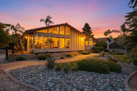 1303 Crestridge Dr, Oceanside, CA 92054