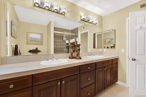Bath - 17233 Cuvee Ct, Poway, CA 92064 photo 8 of 8