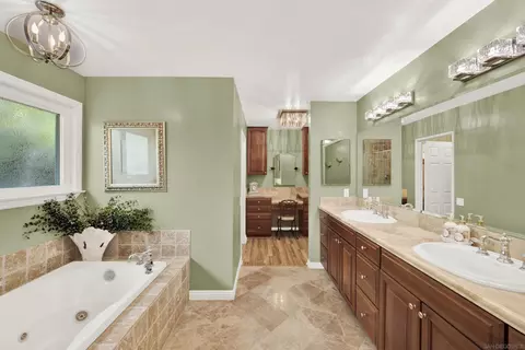 Bath - 17233 Cuvee Ct, Poway, CA 92064 photo 4 of 8