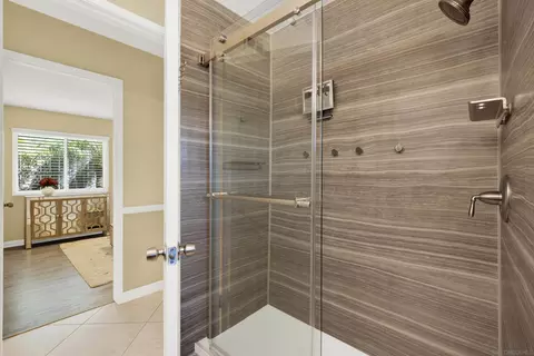 Bath - 17233 Cuvee Ct, Poway, CA 92064 photo 6 of 8