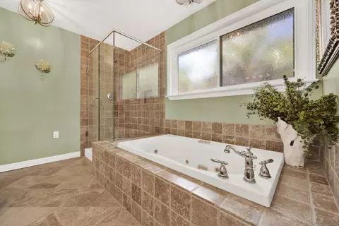 Bath - 17233 Cuvee Ct, Poway, CA 92064 photo 2 of 8