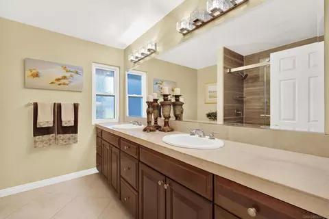 Bath - 17233 Cuvee Ct, Poway, CA 92064 photo 7 of 8