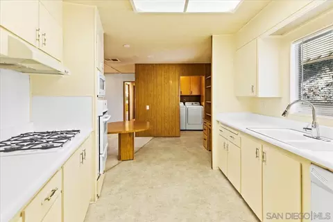 Kitchen - 8712 N Magnolia Ave #SPC 289, Santee, CA 92071 photo 2 of 4