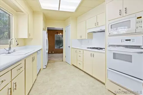 Kitchen - 8712 N Magnolia Ave #SPC 289, Santee, CA 92071 photo 4 of 4