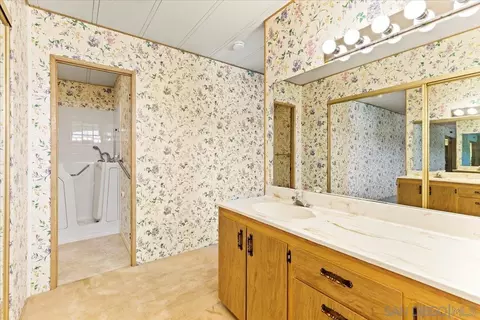 Bath - 8712 N Magnolia Ave #SPC 289, Santee, CA 92071 photo 3 of 6