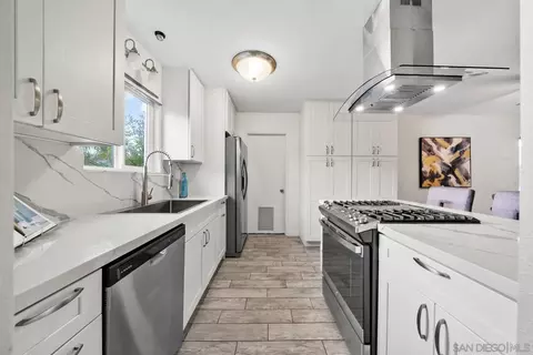 Kitchen - 9121 Farrington Dr, Santee, CA 92071 photo 2 of 3